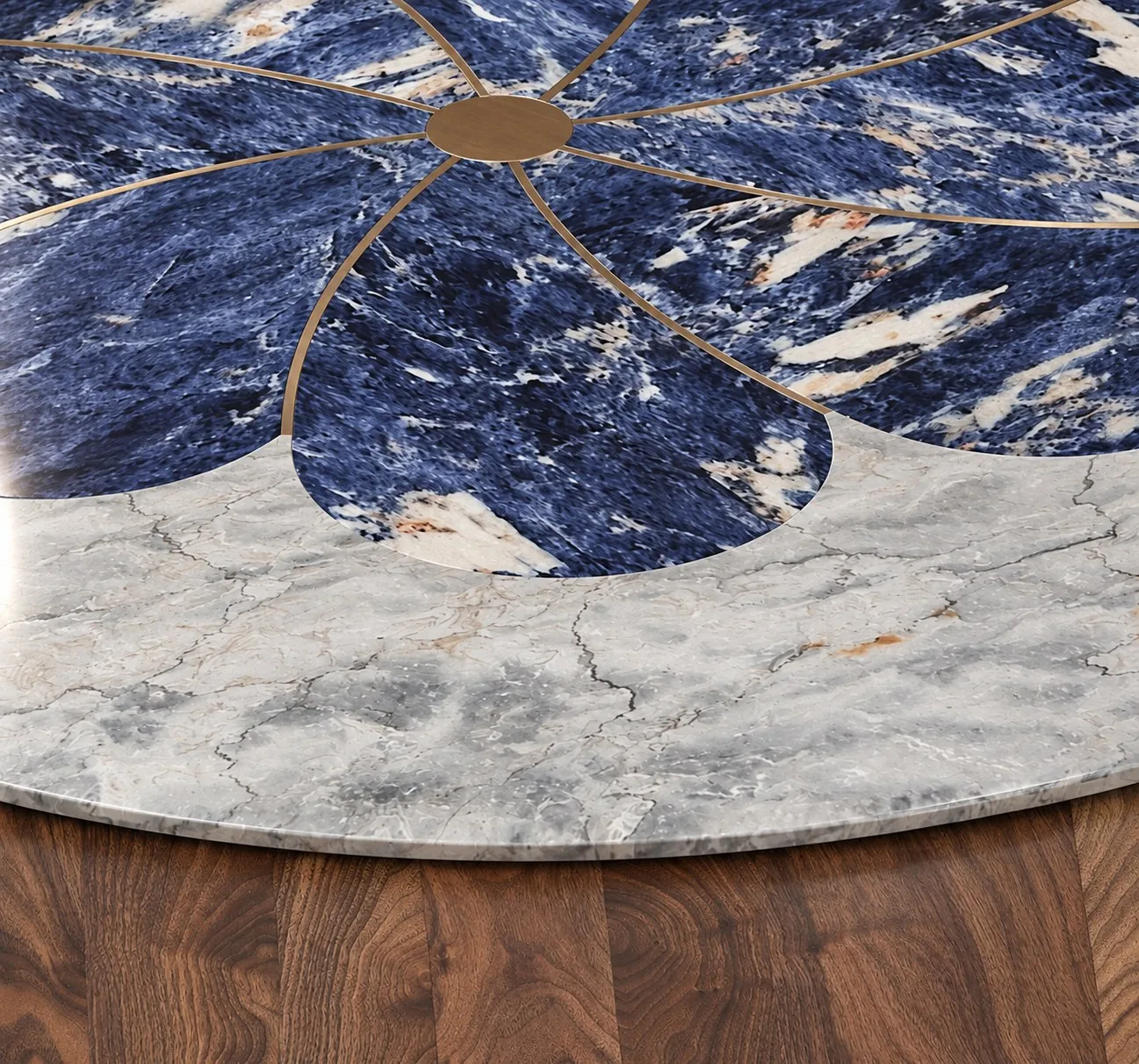 Table basse marquetée, marbre bleu sodalite et rayons en laiton